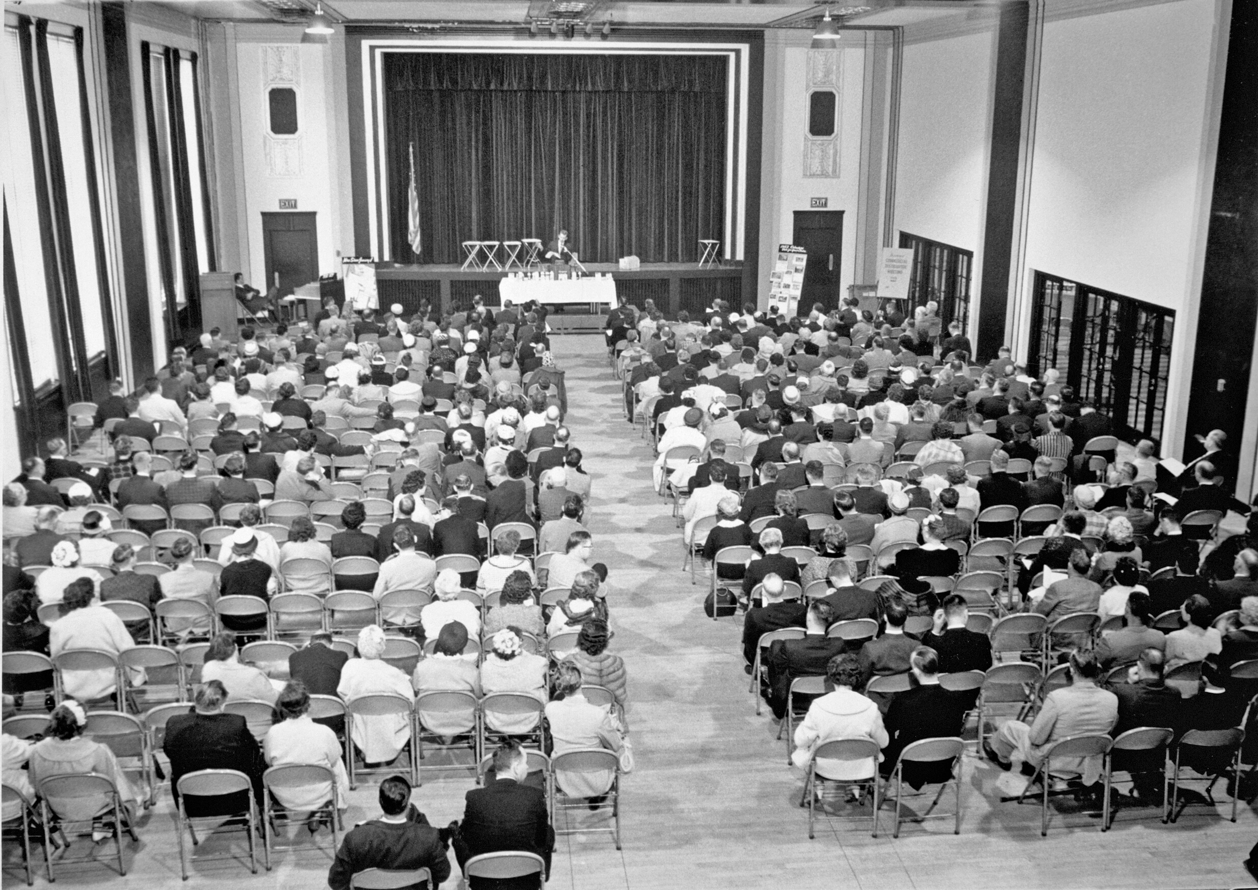 1961年， 在密歇根州大急流市召开了首届安利营销人员大会