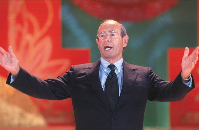 11月,安利创办人理查·狄维士先生的访华之旅,更极大鼓舞了中国市场